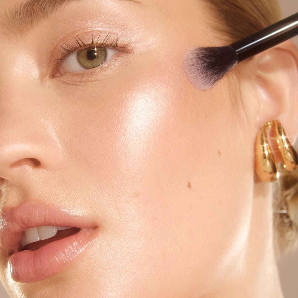 E.L.F. HIGH POINTS HIGHLIGHTER BRUSH (BROCHA AHUSADA PARA ILUMINADOR)